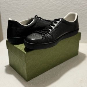 Gucci Sneakers no scratches like new